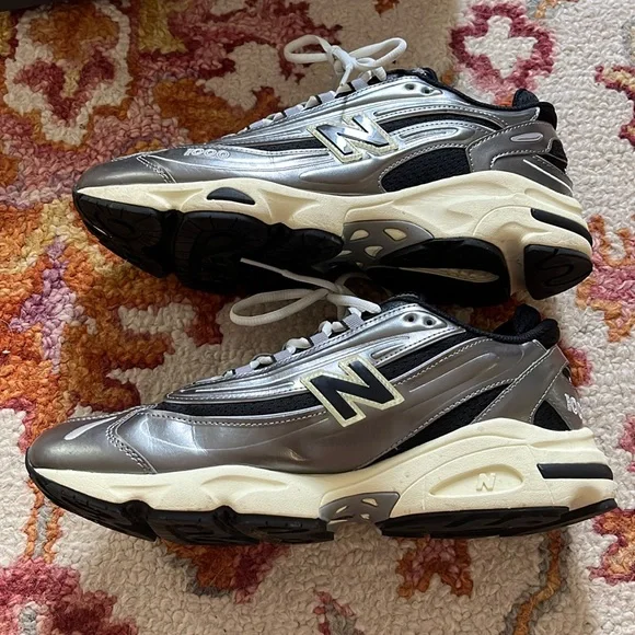 Men’s New Balance 1000 10.5 Silver Metallic Sneakers - Picture 6 of 9
